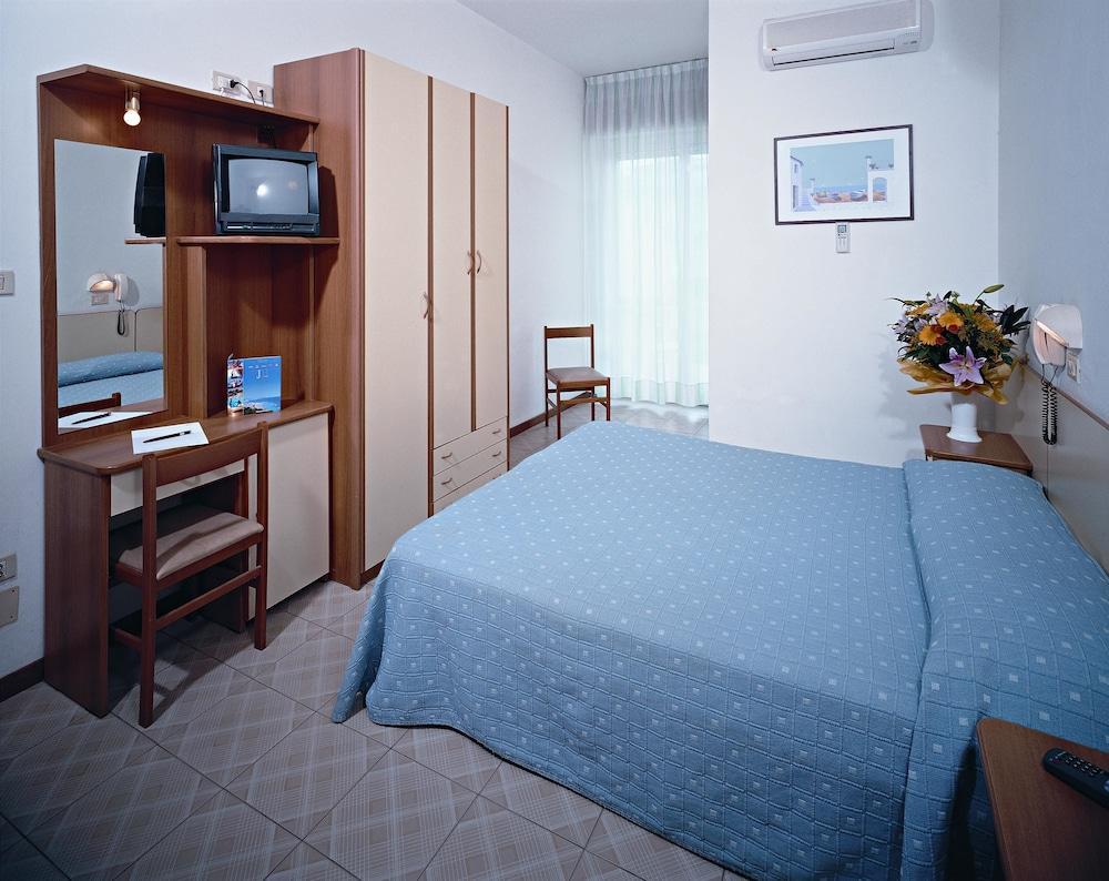 Hotel Madrid ริมินี ภายนอก รูปภาพ
