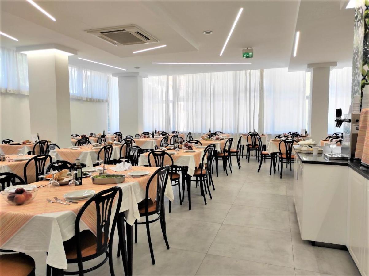 Hotel Madrid ริมินี ภายนอก รูปภาพ