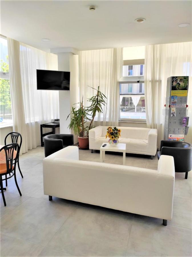 Hotel Madrid ริมินี ภายนอก รูปภาพ