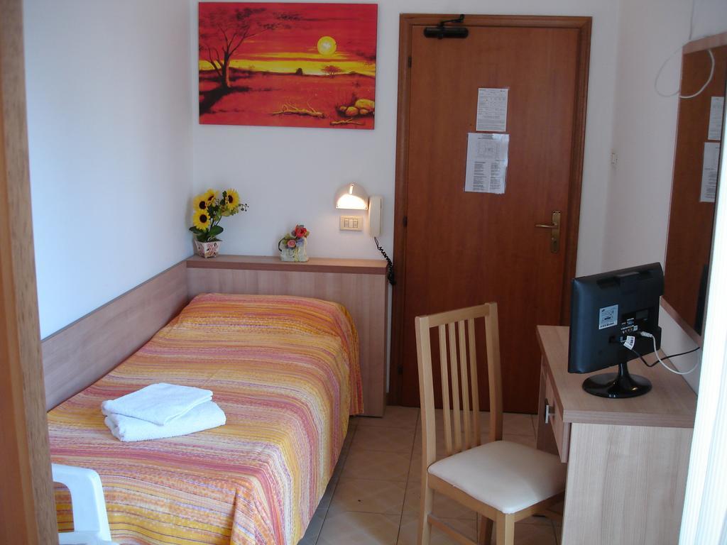 Hotel Madrid ริมินี ภายนอก รูปภาพ