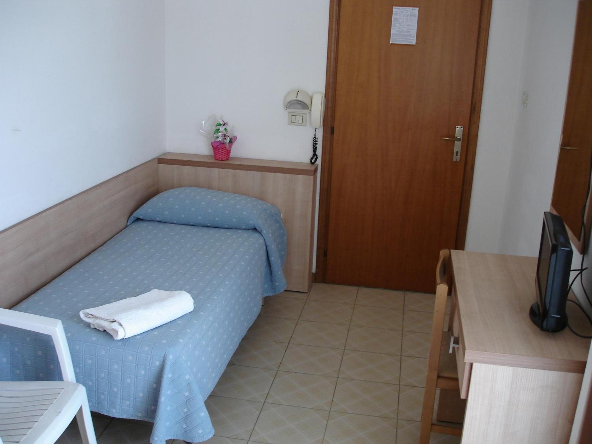 Hotel Madrid ริมินี ภายนอก รูปภาพ