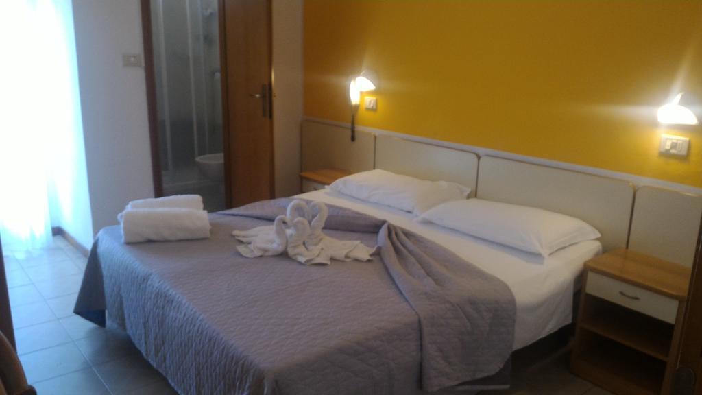 Hotel Madrid ริมินี ภายนอก รูปภาพ