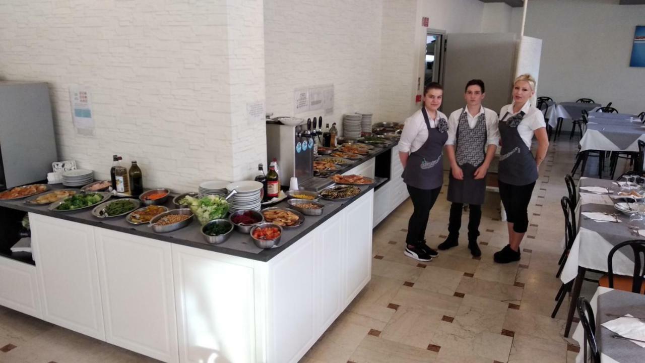 Hotel Madrid ริมินี ภายนอก รูปภาพ